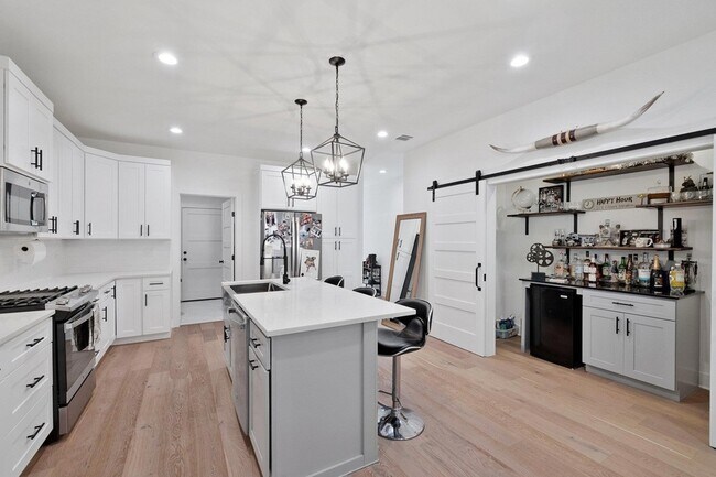 Building Photo - 1409 Greenwood Ave