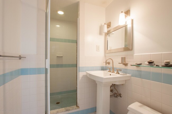 Building Photo - 905 Broad St