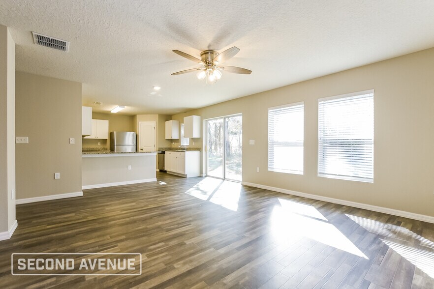 Building Photo - 3637 W Parkview Dr