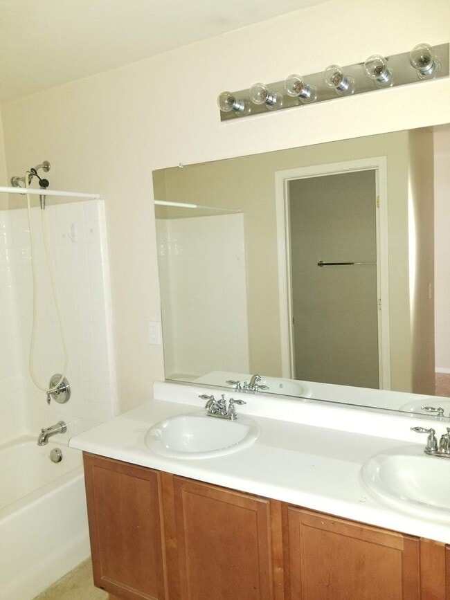 Building Photo - Spacious 3BD Home Near Downtown Phoenix & Major Freeways