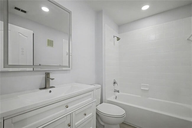 Building Photo - 1042 Waterside Dr