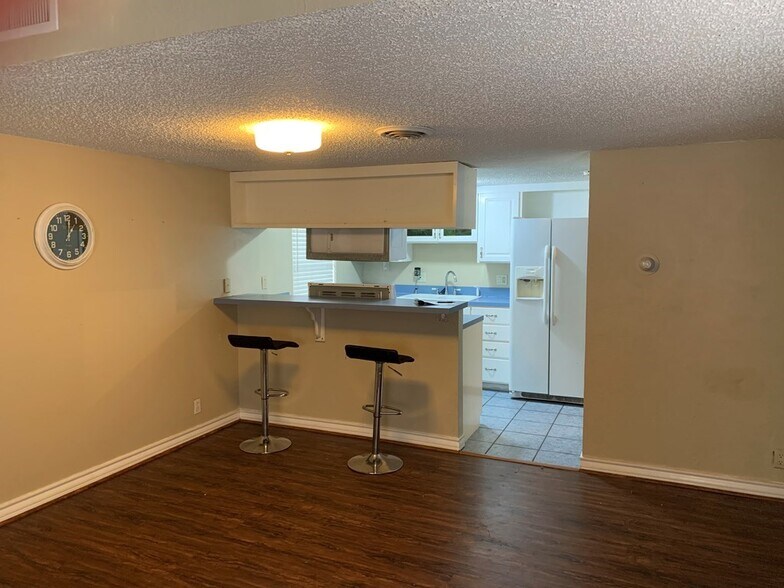 Building Photo - 2230 E 52nd St