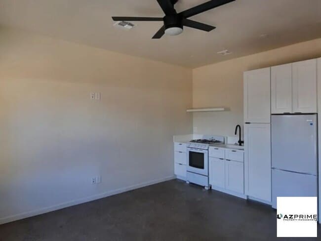 Building Photo - Lovely Home