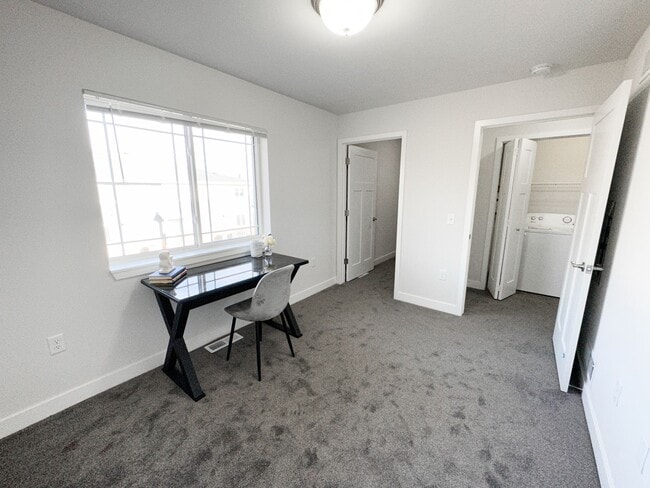 Building Photo - 2 Bed / 2.5 Bath Townhome for rent in Cott...