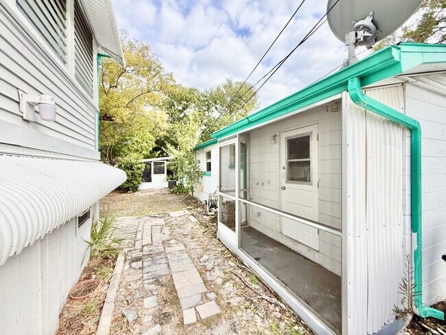 Building Photo - 2611 41st Ave N