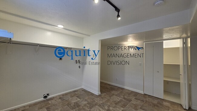 Building Photo - 11851 Poultry Dr