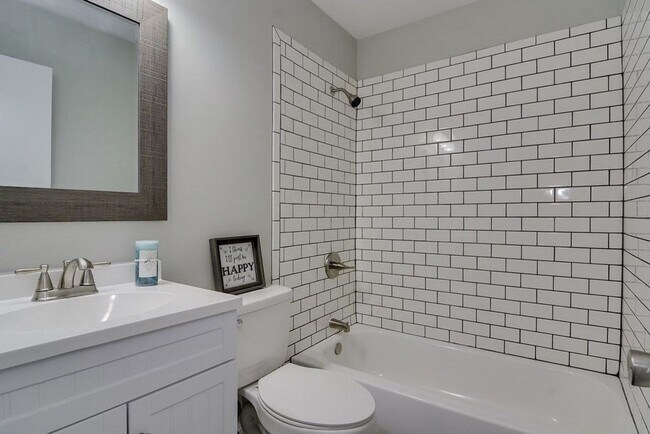 Building Photo - Updated 3 Bedroom 2 Bath off Furies Ferry!