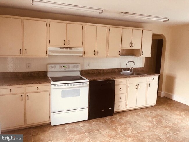 Building Photo - 420 Old Swede Rd