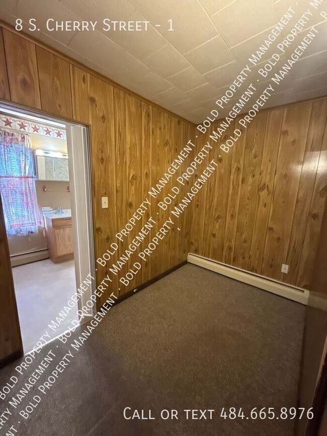 Building Photo - 8 S Cherry St