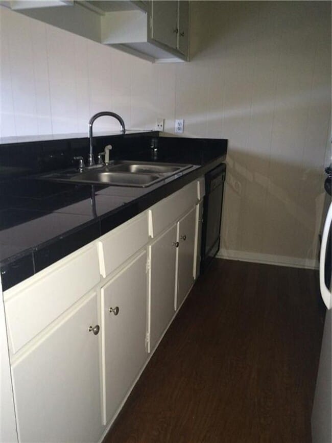 Building Photo - Fully upgraded with washer and dryer