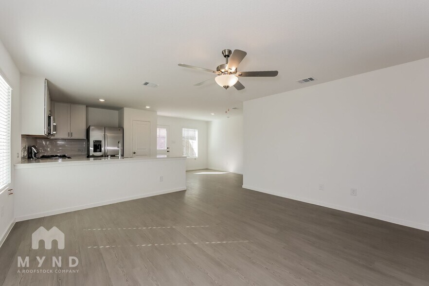 Building Photo - 2768 Ctr Crk Ln