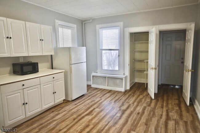 Building Photo - 241 N 8th St