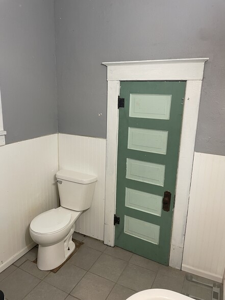 Building Photo - 1012 5th St