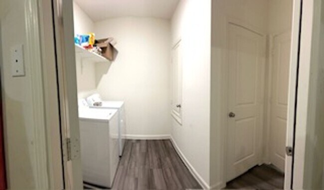 Building Photo - Spacious Open-Concept Home Next to Gated D...