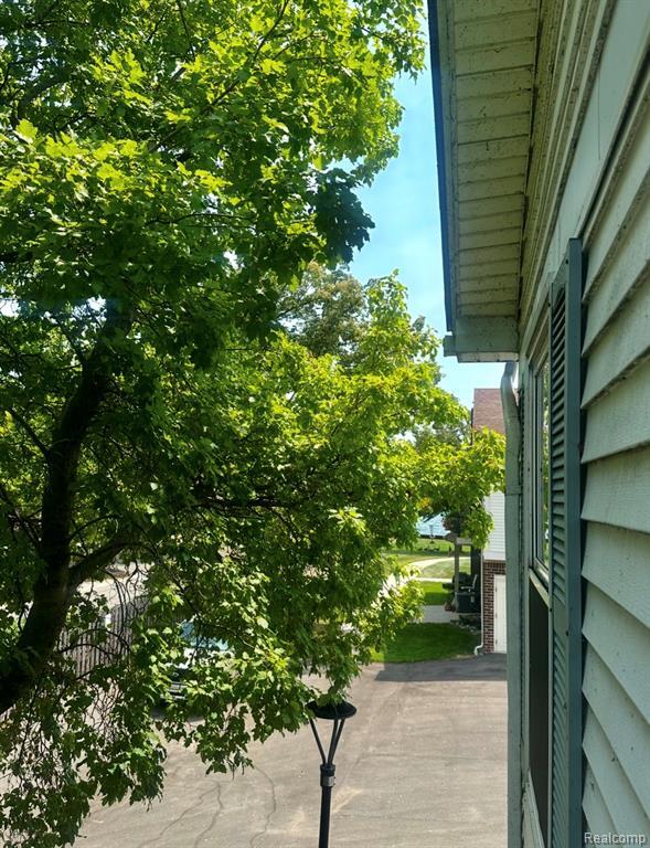 Building Photo - 26070 N Lake Dr