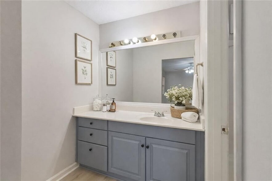 Building Photo - 390 Tidwell Rd