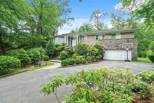 Building Photo - 1341 Pelhamdale Ave