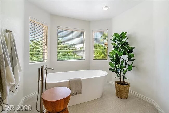 Building Photo - 7777 Willow Cove Cir