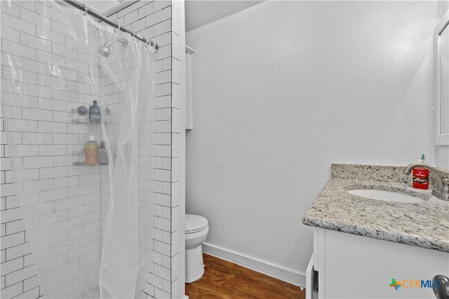 Building Photo - 527 W San Antonio St