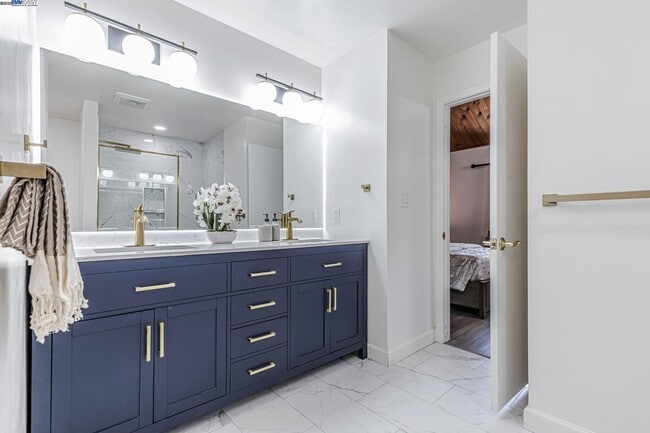 Building Photo - 1835 Cam Estrada