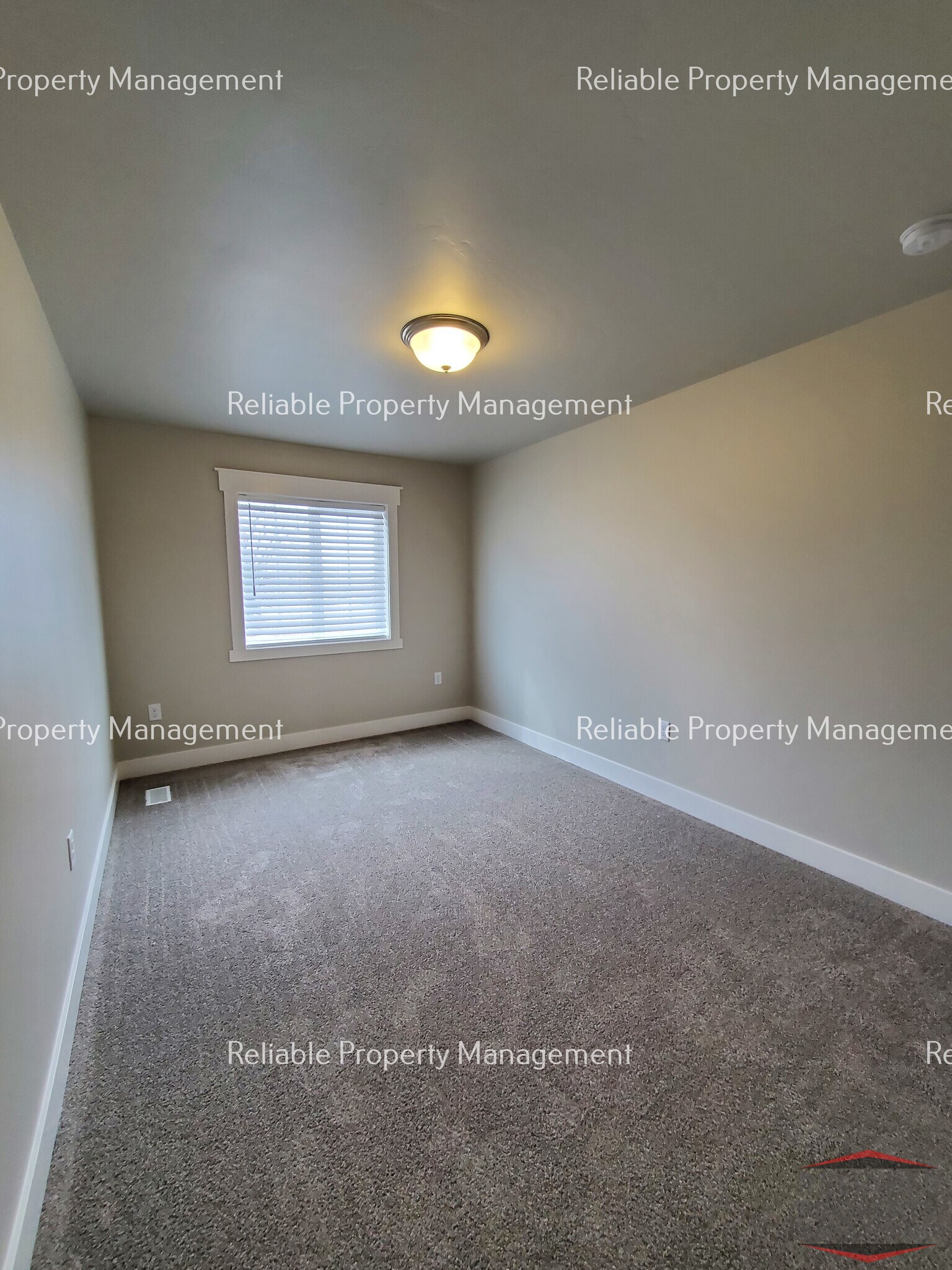 Building Photo - 359 N 3rd W