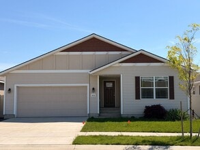 Building Photo - Beautiful Home in Montrose Community!