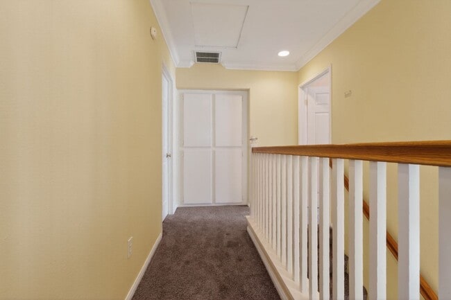 Building Photo - 10009 Kika Ct