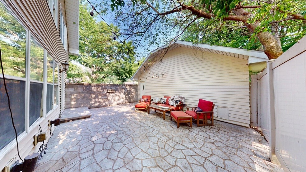 Building Photo - 1625 N Union St