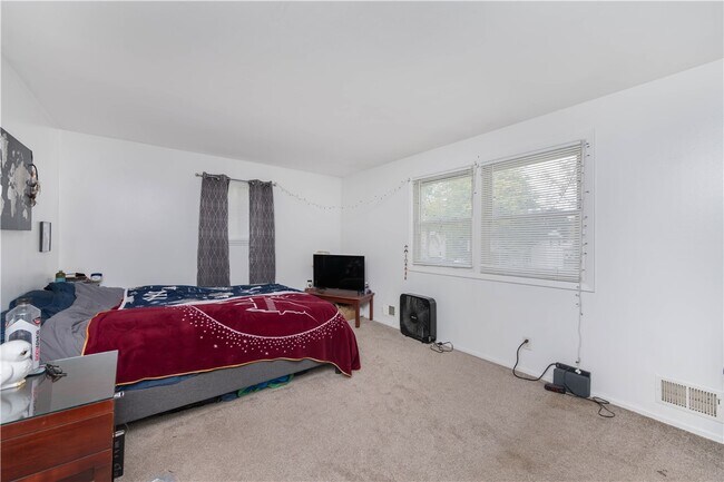 Building Photo - 87 Moxon Dr