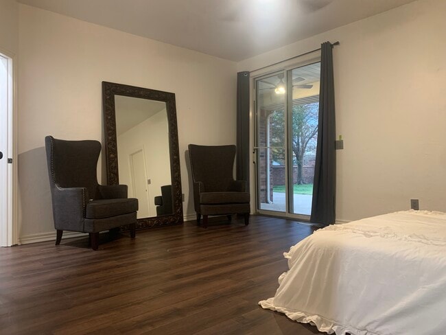 Building Photo - 1929 Guilford Ct