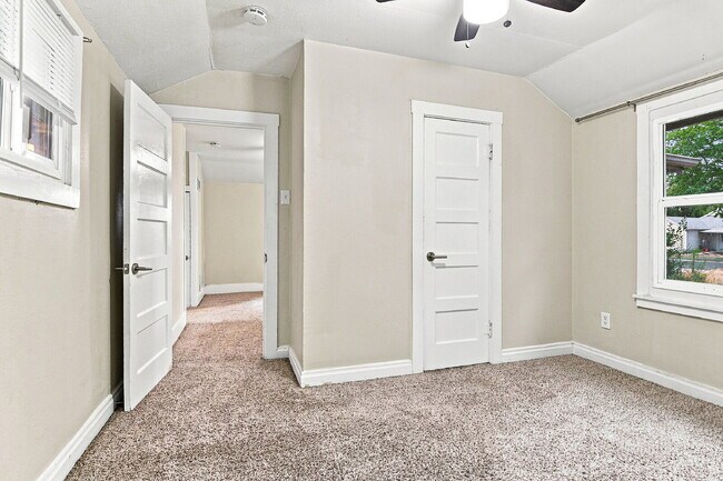 Building Photo - $1,595.95 with $250 Cleaning Voucher, 1 Bed - 1 Bath, Single Family Home in Aurora with Private a...