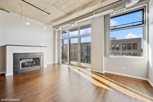 Building Photo - 1000 W Adams St