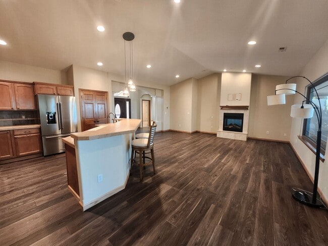 Building Photo - Tuscan-Style Townhome for Rent – Prime Ken...