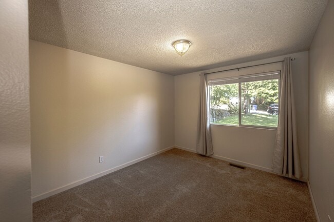 Building Photo - 17123 NE 31st Pl