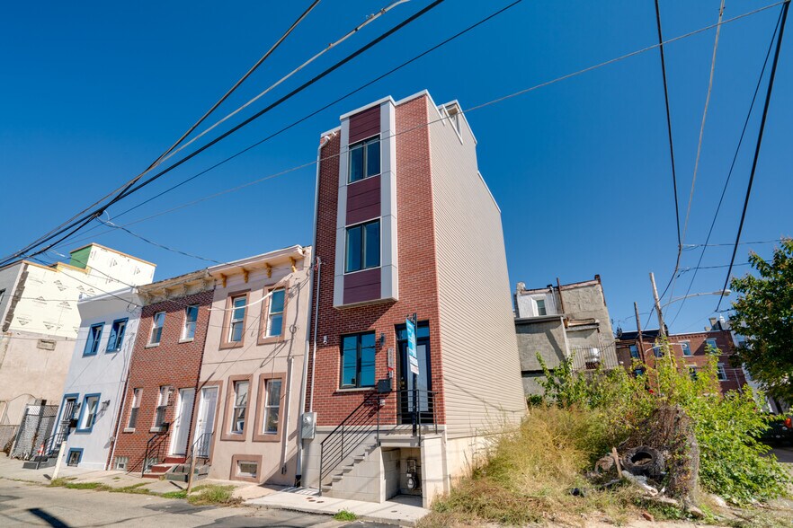 Building Photo - 2213 N Waterloo St