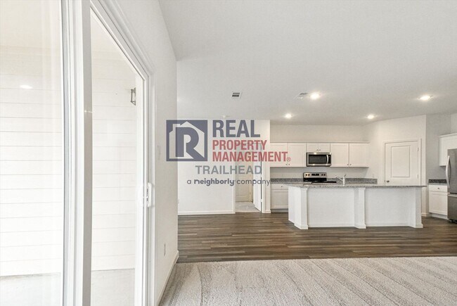 Building Photo - Attractive 4/2 Open Concept Home