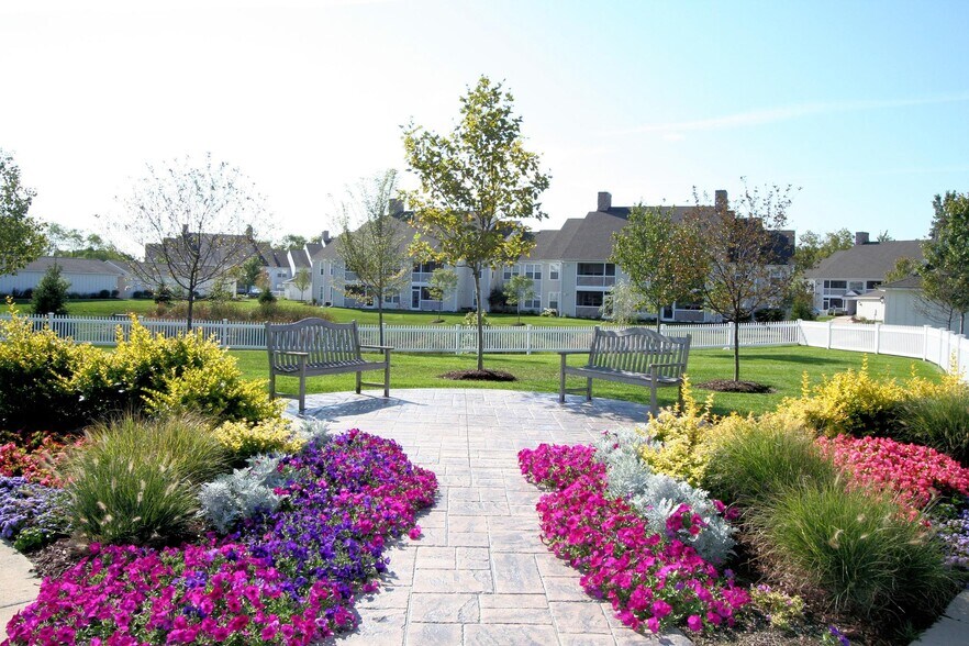 Building Photo - 2838 S Knightsbridge Cir
