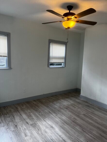 Building Photo - 1914 W Wildwood Dr