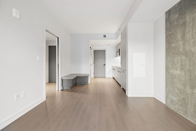 Building Photo - 55 Lagrange St