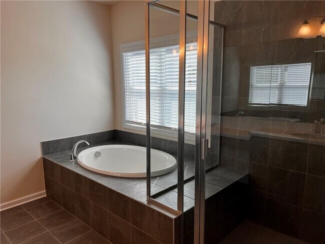 Building Photo - 3755 Crestland Ln