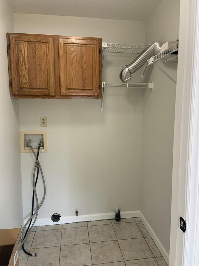 Building Photo - Updated 3 Bedroom in Adams Farm