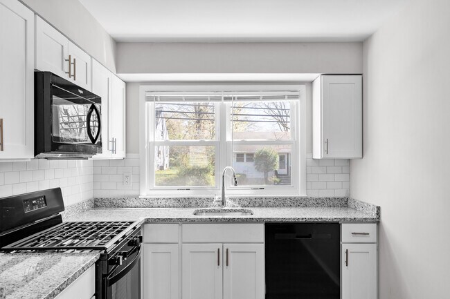 Building Photo - 227 S 7th Ave