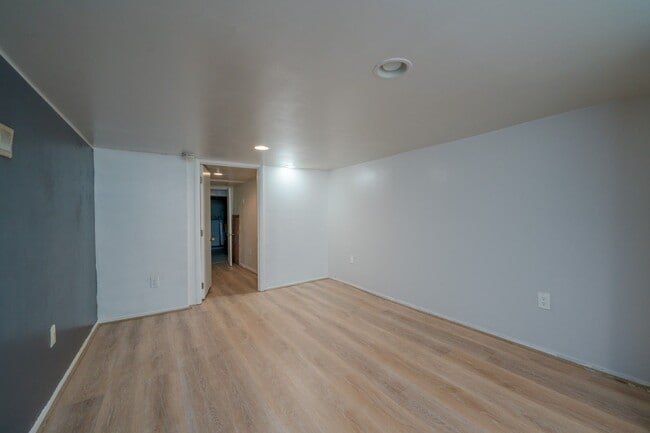 Building Photo - 3218 E Lombard St