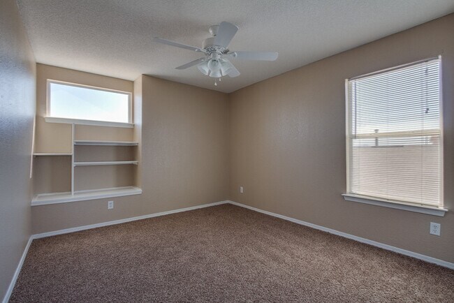 Building Photo - Home For Rent