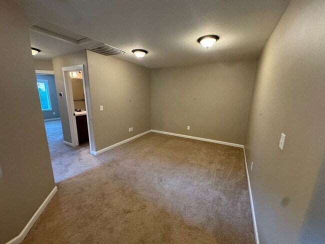 Building Photo - 2706 NE 130th Ct