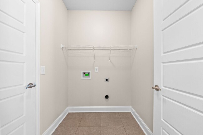 Building Photo - Pet Friendly Three Bedroom with Bonus!