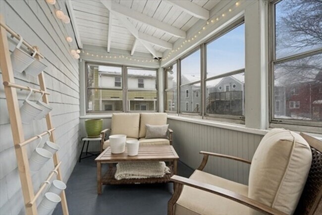 Building Photo - Parking - Free Laundry - Deck - Yard