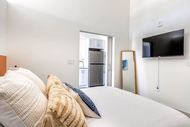 Building Photo - 516 Lea Ave