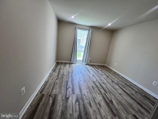 Building Photo - 407 Apricot St