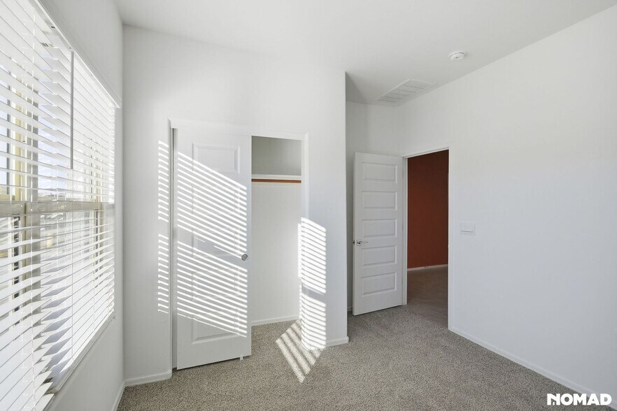 Building Photo - 558 W Woodward St